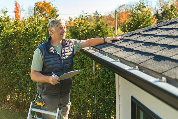 Professional Roofing technician working in Williams, SC
